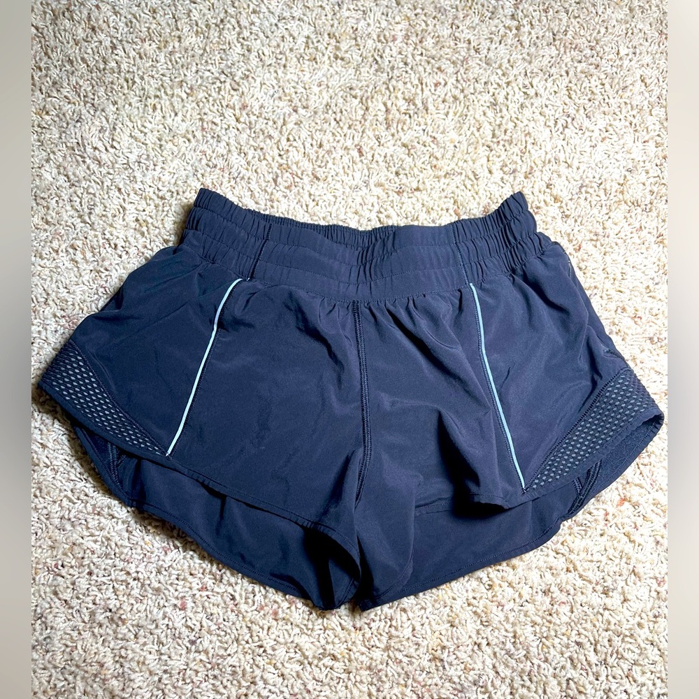Lululemon Women’s Black Hotty Hot shorts (Reflective) Size 6